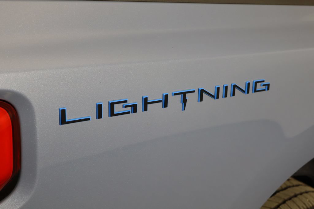 Used 2023 Ford F150 Lightning Platinum AWD/4WD image 43