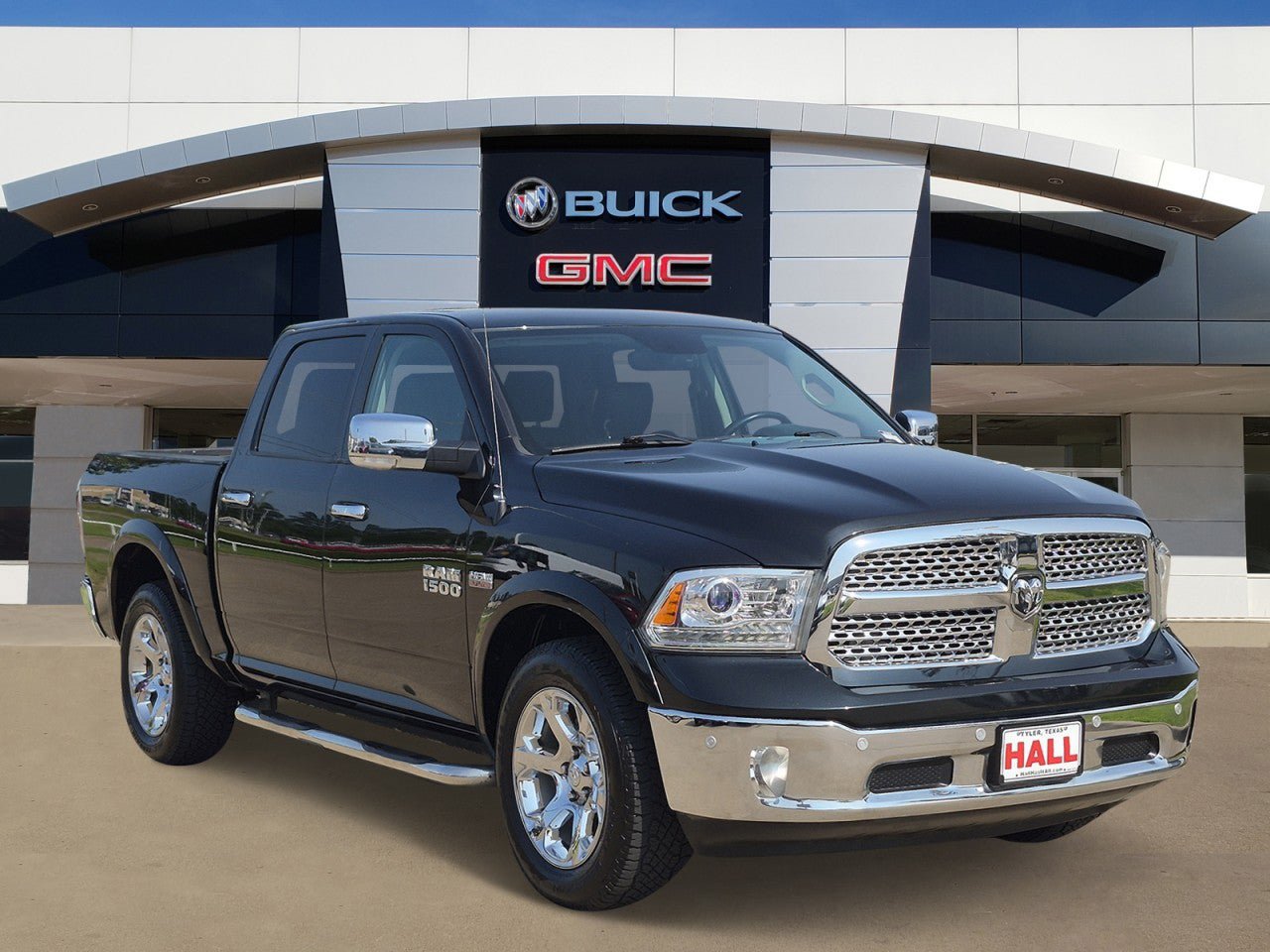 Used 2018 RAM 1500 Laramie w/ Convenience Group AWD/4WD image 1