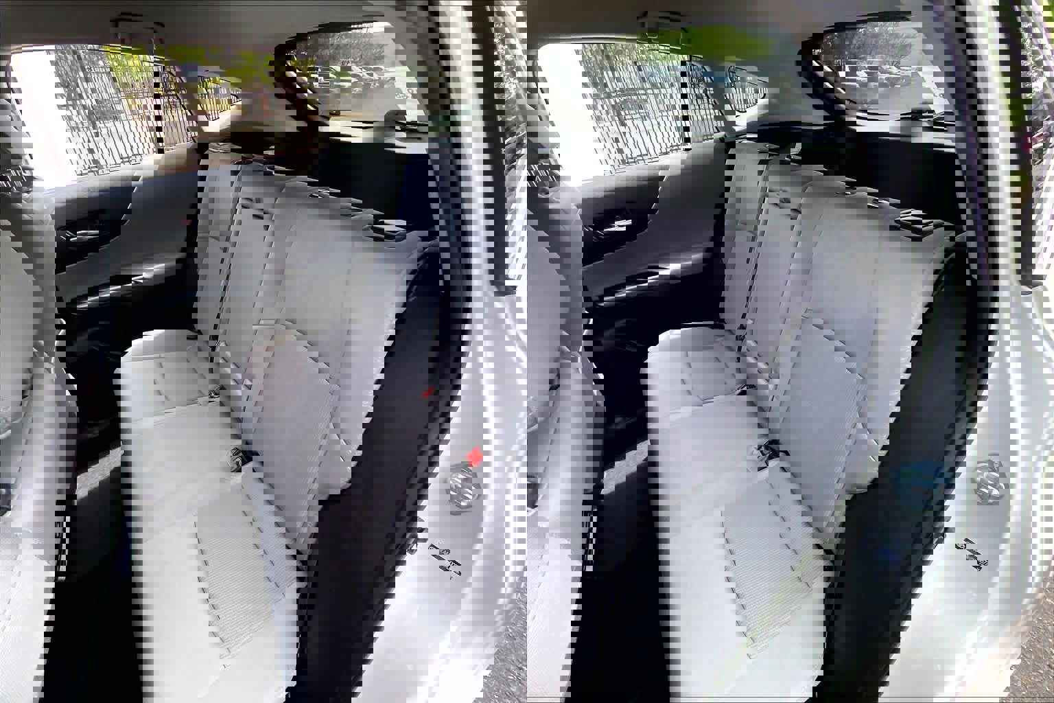 Used 2021 Toyota Venza LE w/ Carpet Mat Package (TMS) image 18