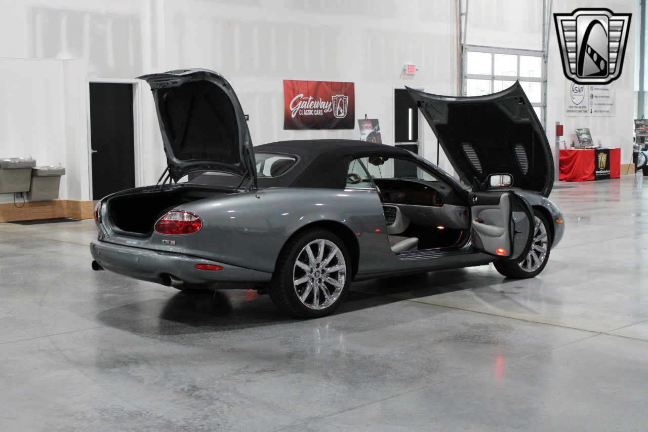 Used 2004 Jaguar XK8 Convertible image 19