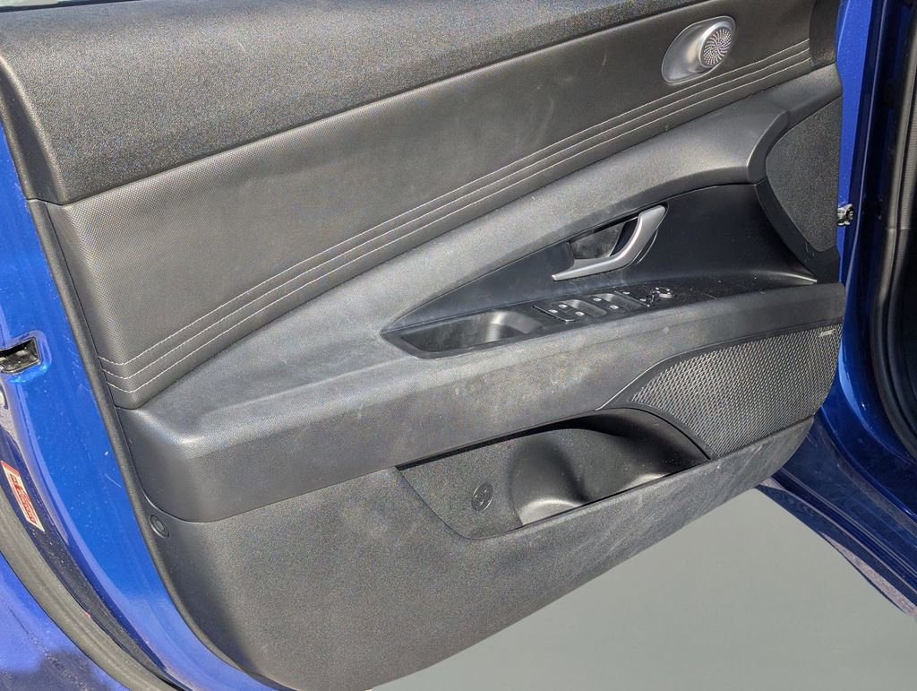 Used 2021 Hyundai Elantra SEL w/ Convenience + Premium Package image 14