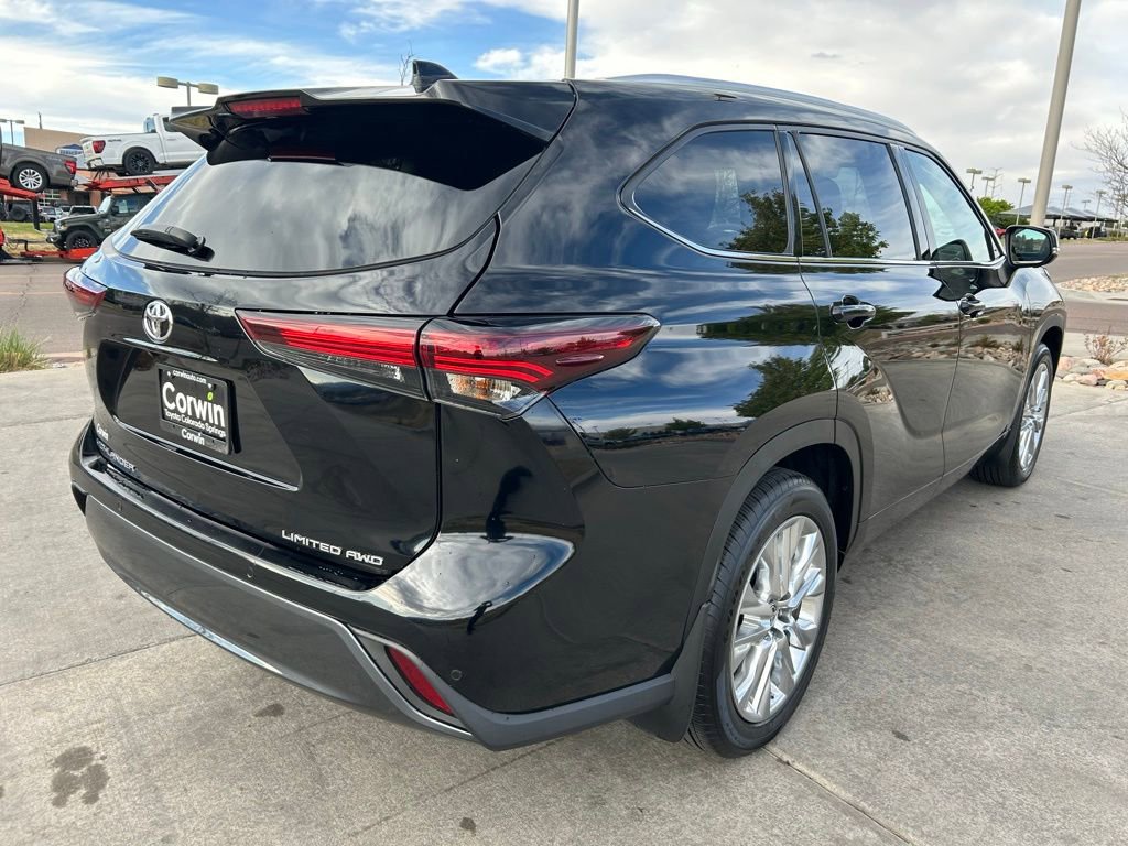 Used 2024 Toyota Highlander Limited AWD/4WD image 7