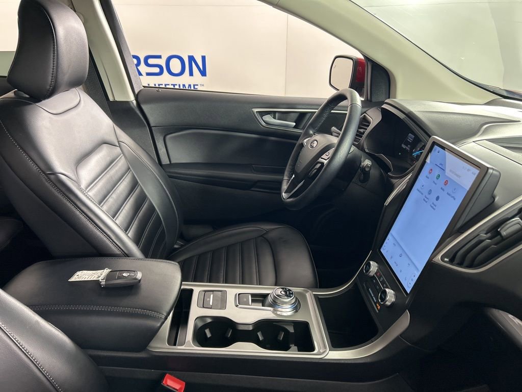 Used 2024 Ford Edge SEL image 25