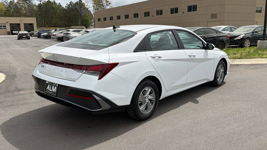 New 2026 Hyundai Elantra SE image 5