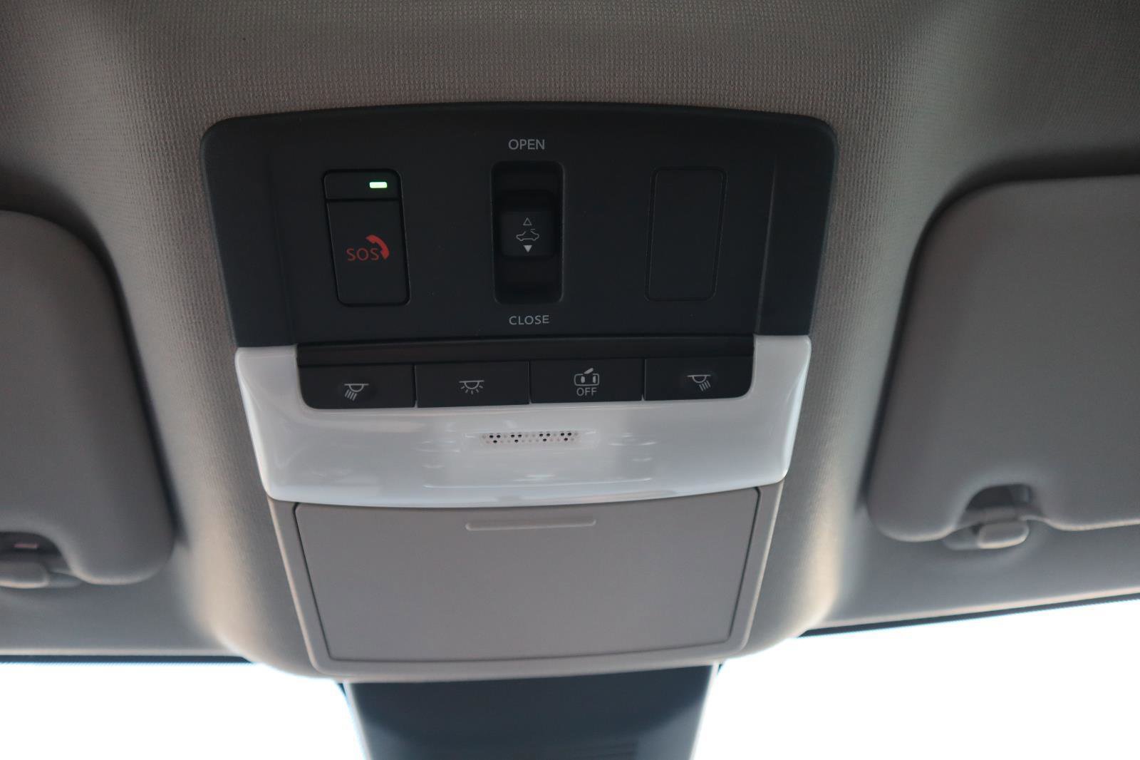 Used 2025 Nissan Sentra SR w/ SR Premium Package image 32