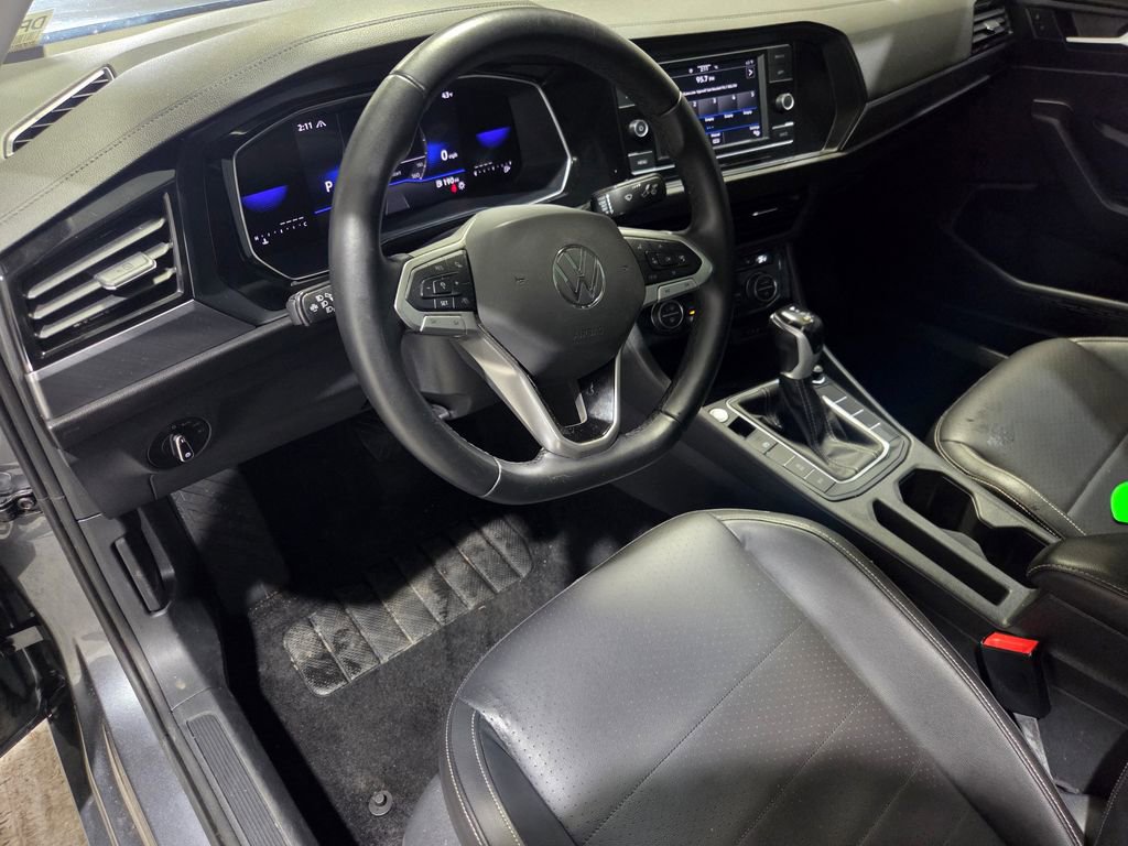 Used 2023 Volkswagen Jetta SE w/ Panoramic Sunroof Package image 3