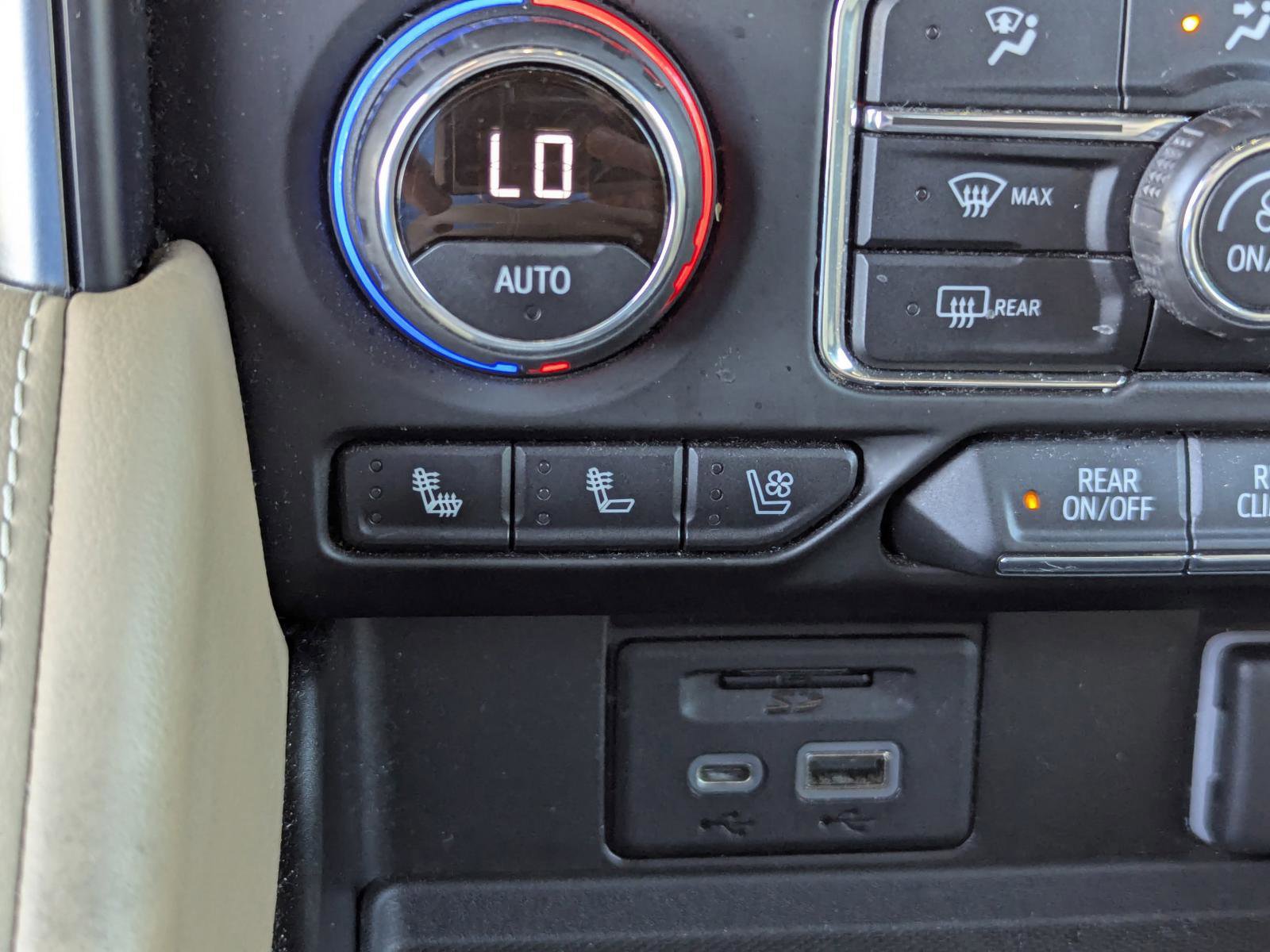 Used 2021 Chevrolet Tahoe Premier w/ Premium Package image 32