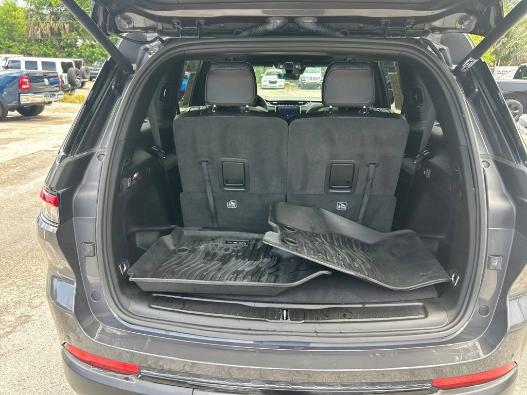 Certified 2025 Jeep Grand Cherokee L Limited w/ Trailer Tow Package AWD/4WD image 31