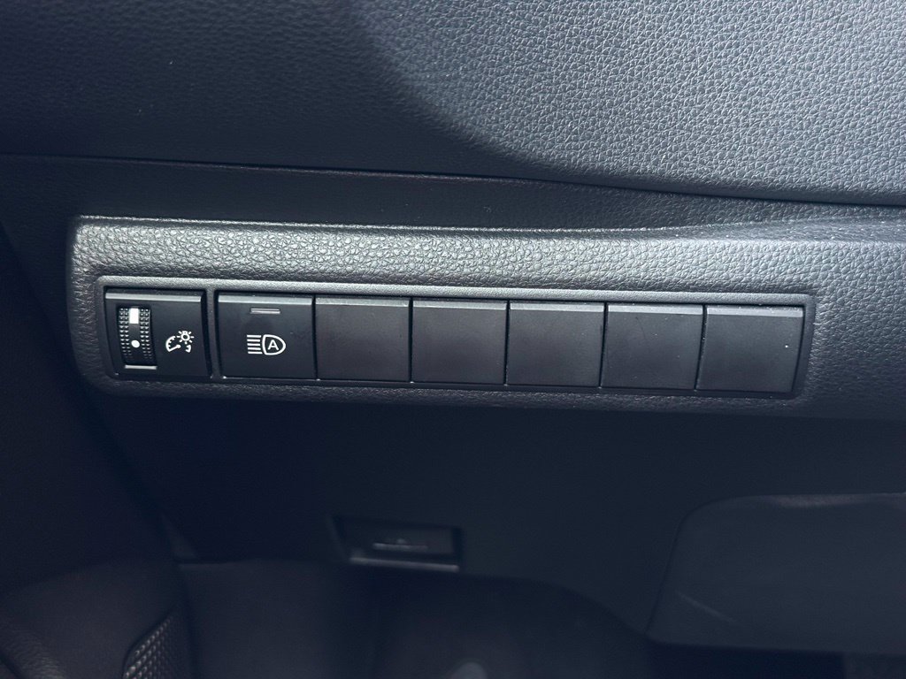 Used 2025 Toyota Corolla LE FWD image 15