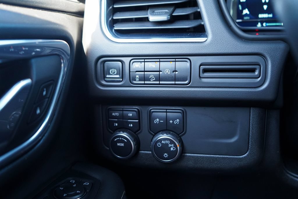Used 2023 Chevrolet Suburban Premier AWD/4WD image 31
