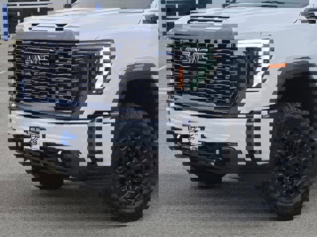 Used 2024 GMC Sierra 2500 Denali Ultimate image 3