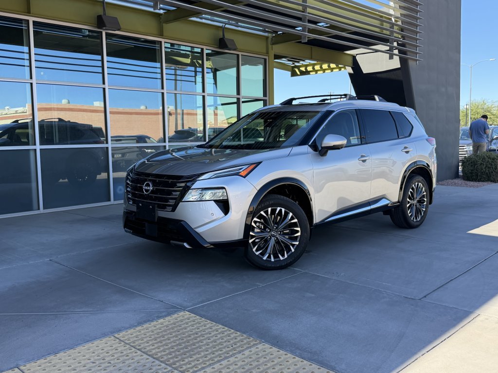 Used 2025 Nissan Rogue Platinum w/ Tech Package