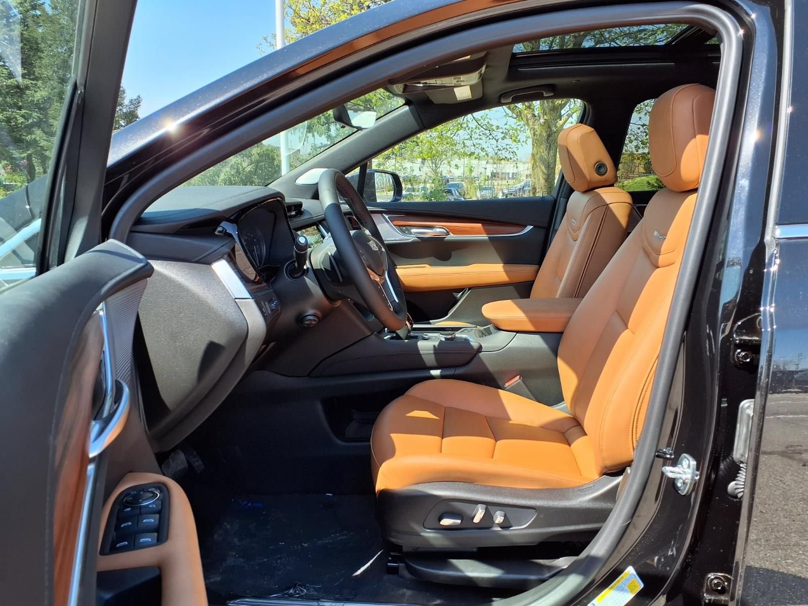 New 2026 Cadillac XT5 Premium Luxury w/ LPO, Floor Liner Package AWD/4WD image 13