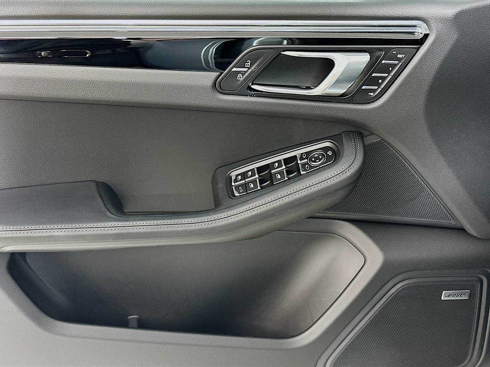 Certified 2026 Porsche Macan AWD/4WD image 11