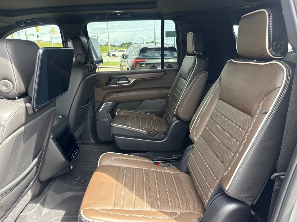 Used 2025 GMC Yukon XL Denali Ultimate AWD/4WD image 11