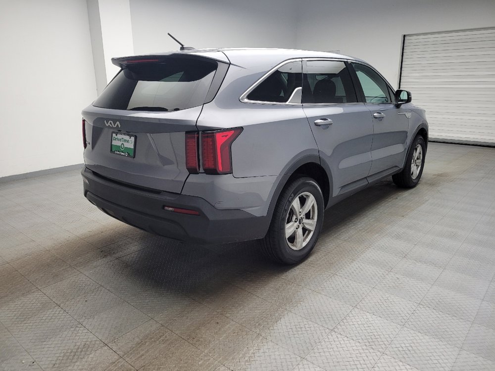 Used 2022 Kia Sorento LX image 9