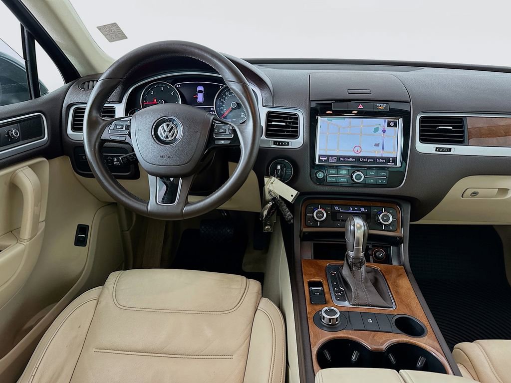 Used 2013 Volkswagen Touareg TDI image 24