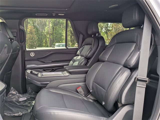 New 2025 Lincoln Navigator Reserve image 13