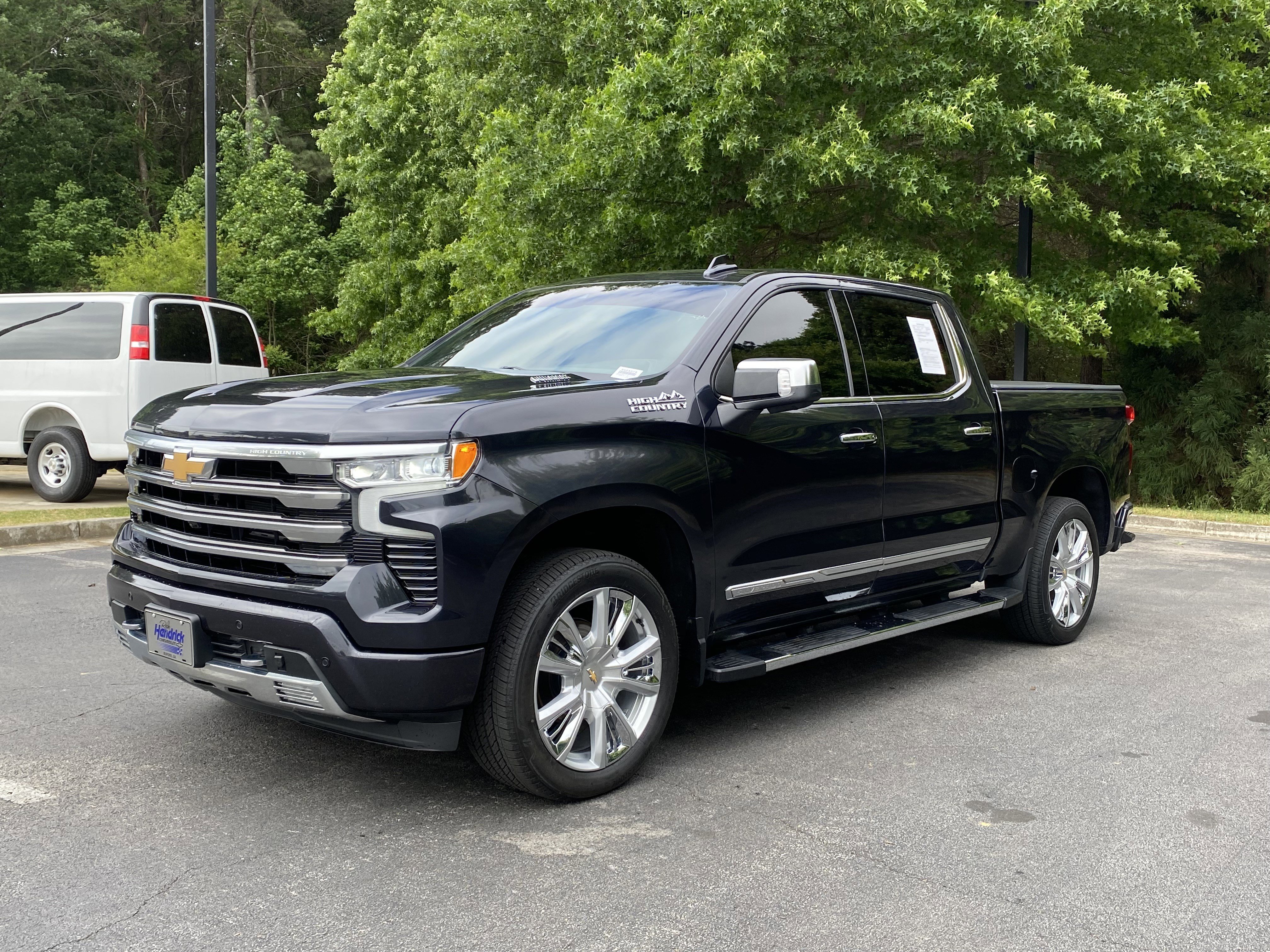 Used 2023 Chevrolet Silverado 1500 High Country w/ High Country Premium Package AWD/4WD image 5