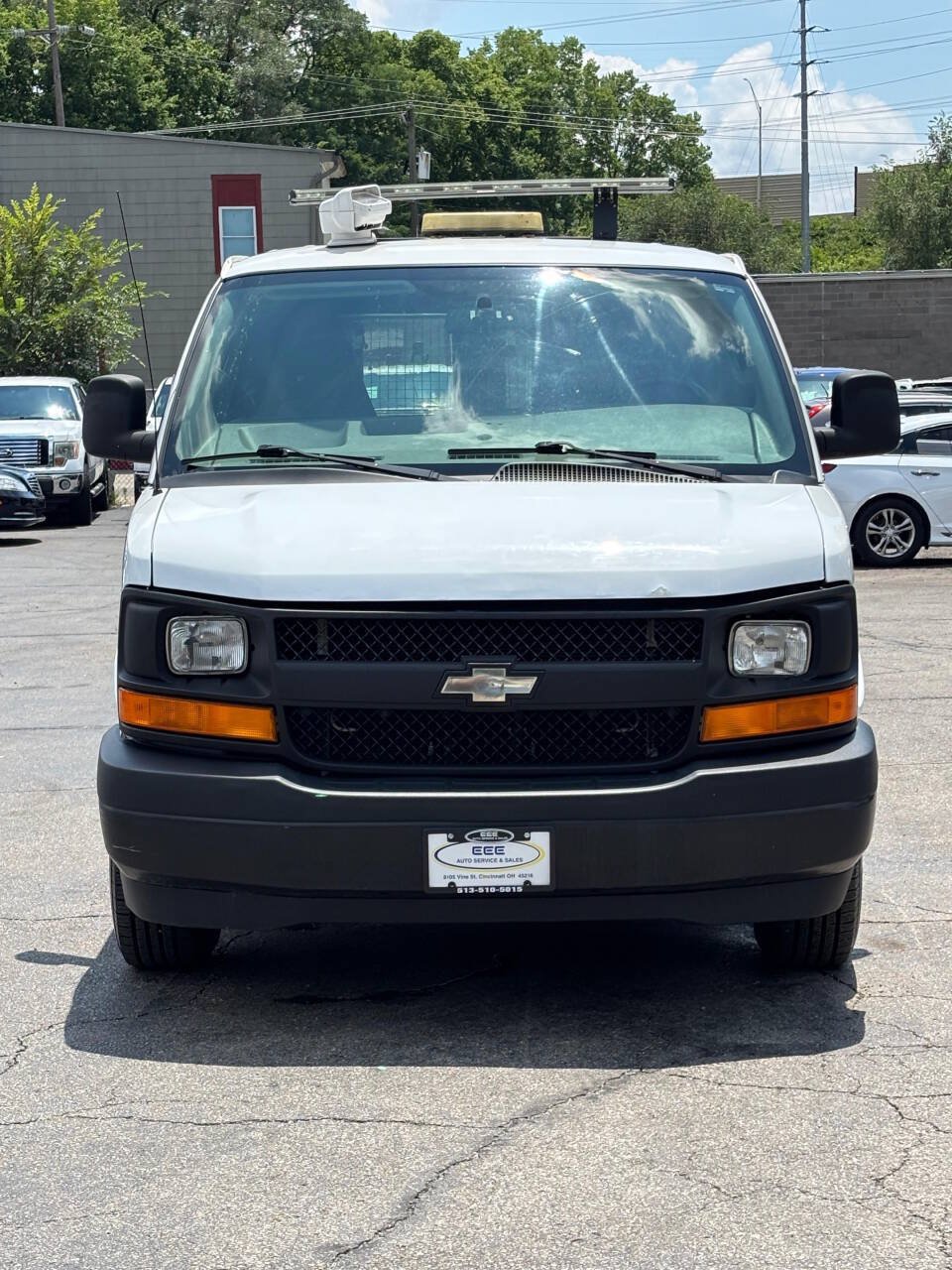 Used 2017 Chevrolet Express 2500 RWD image 3