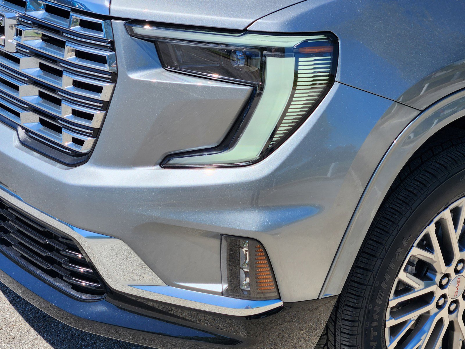 Used 2025 GMC Acadia Denali w/ LPO, Floor Liner Package image 28