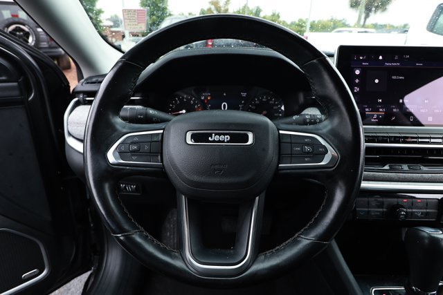 Used 2022 Jeep Compass Latitude w/ Sun and Sound Group AWD/4WD image 11