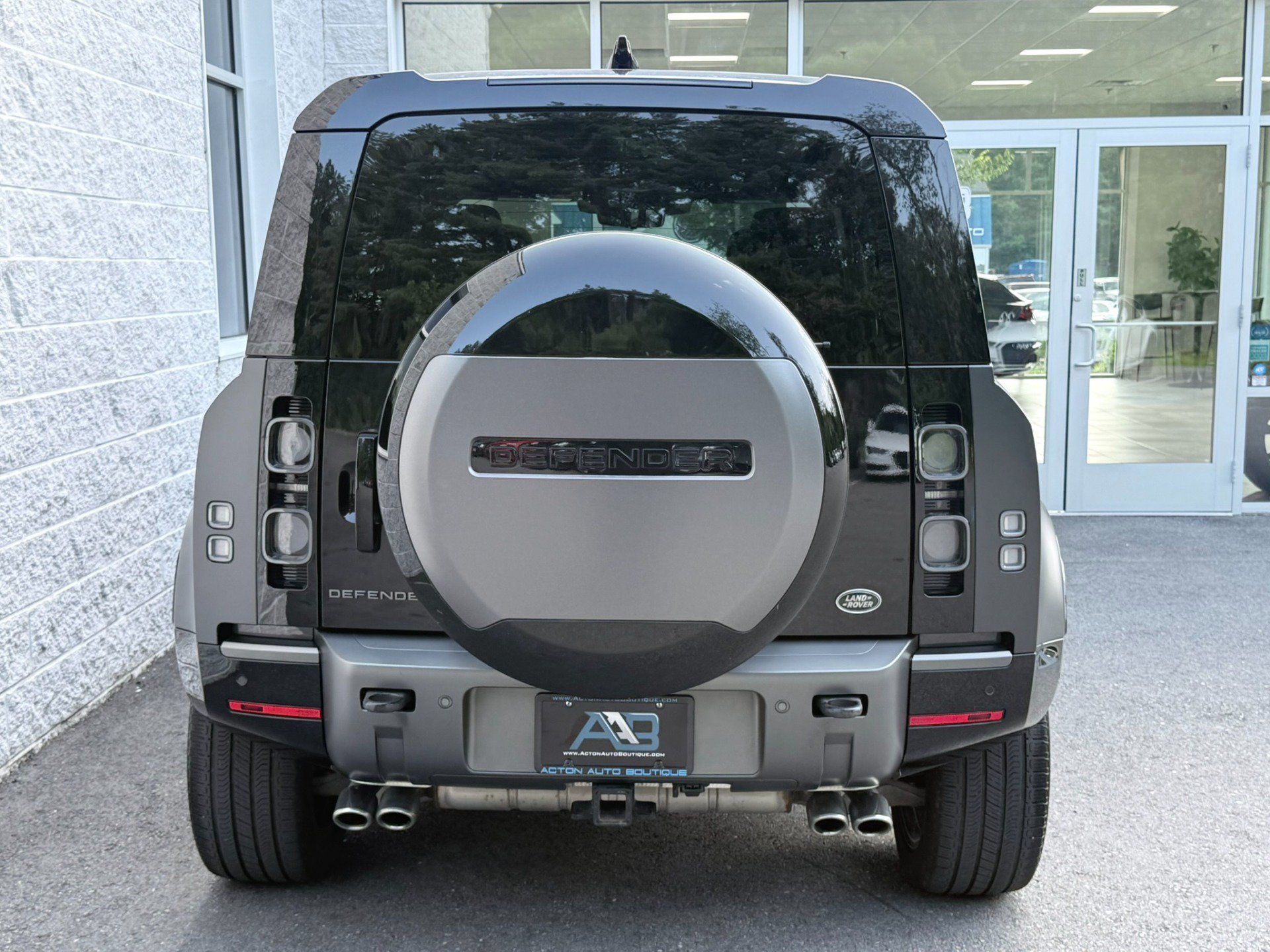 Used 2023 Land Rover Defender 110 AWD/4WD image 27