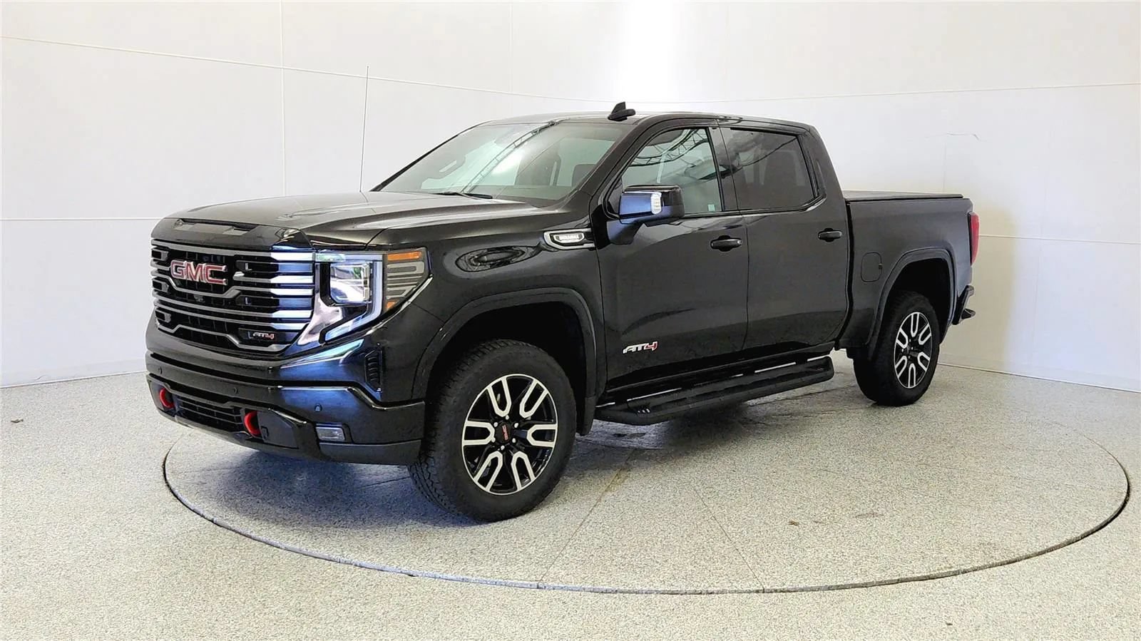 Used 2025 GMC Sierra 1500 AT4 w/ Technology Package AWD/4WD image 3