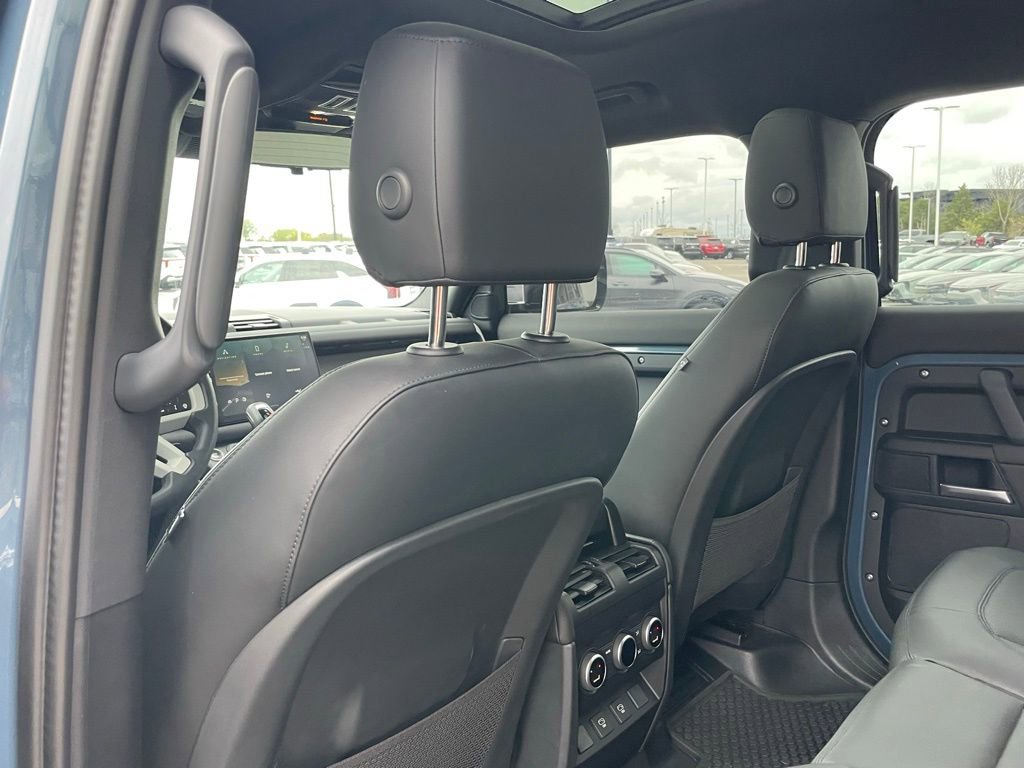 Used 2025 Land Rover Defender 110 X-Dynamic SE image 24