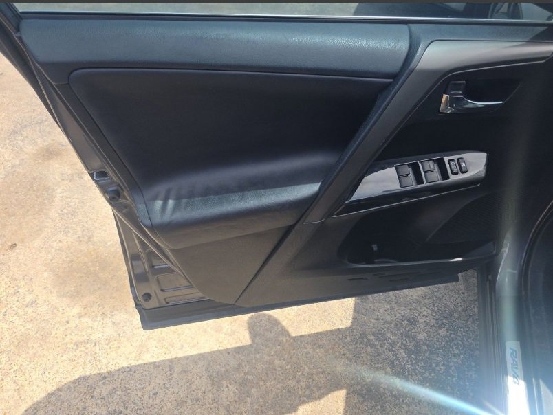 Used 2016 Toyota RAV4 SE image 30