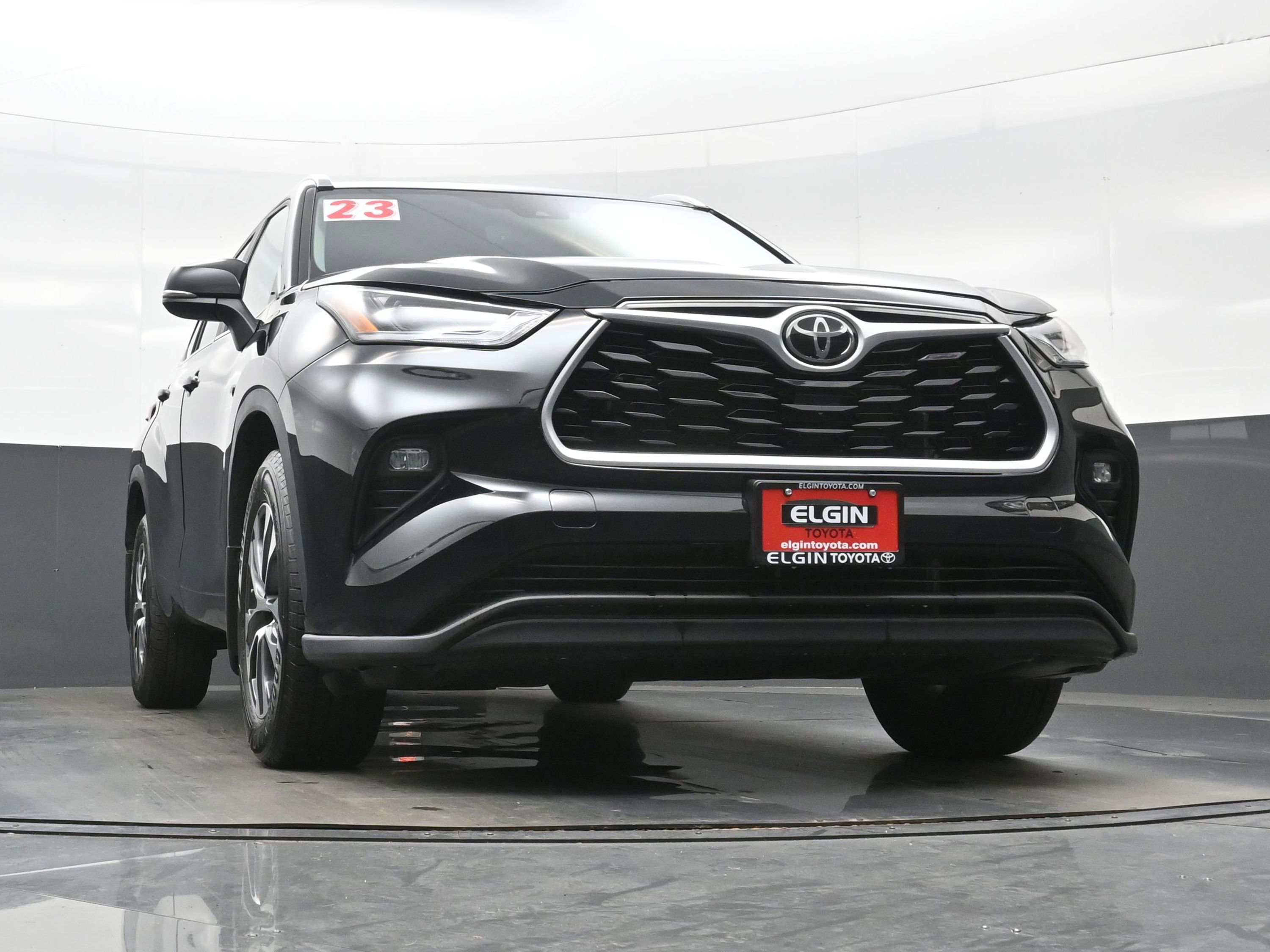 Used 2023 Toyota Highlander XLE AWD/4WD image 27