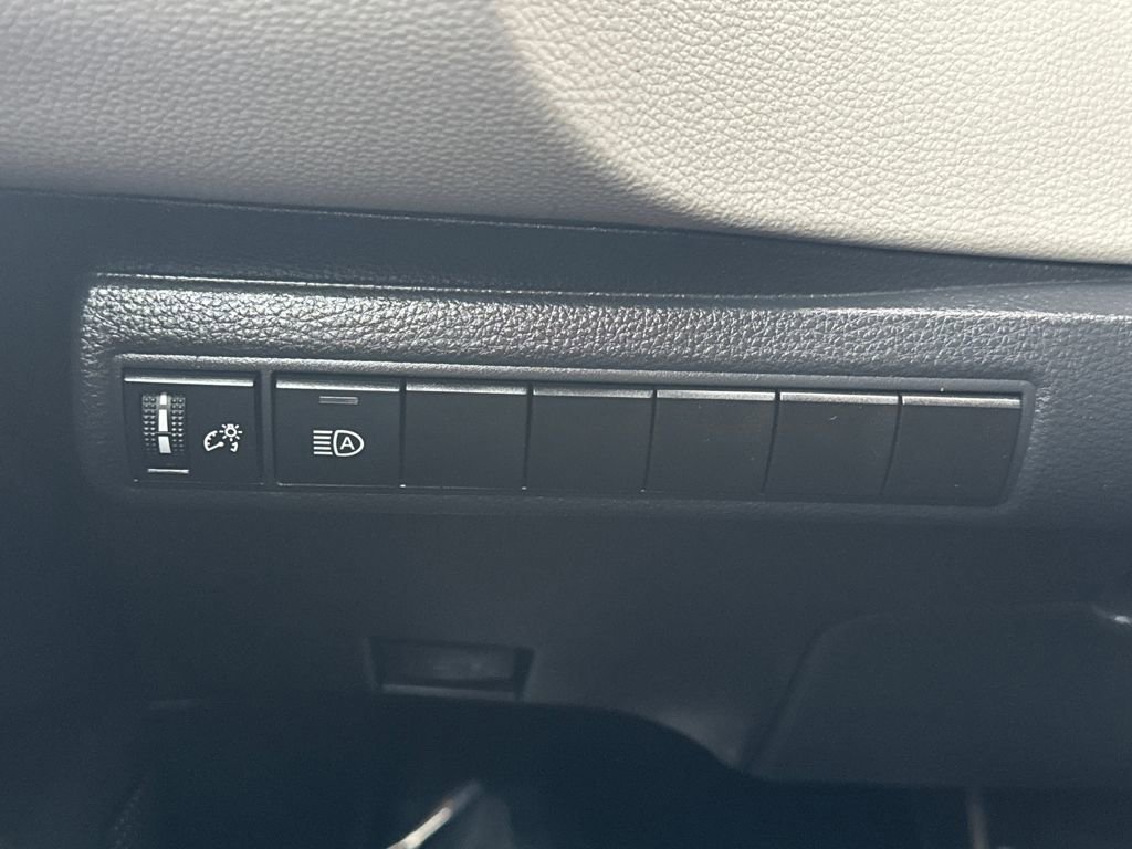 Used 2025 Toyota Corolla LE w/ Convenience Package image 31