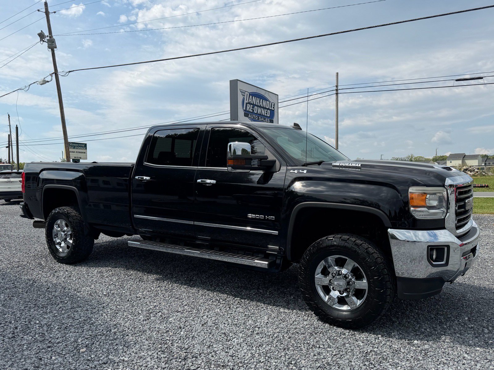 Used 2017 GMC Sierra 2500 SLT w/ Duramax Plus Package AWD/4WD image 2