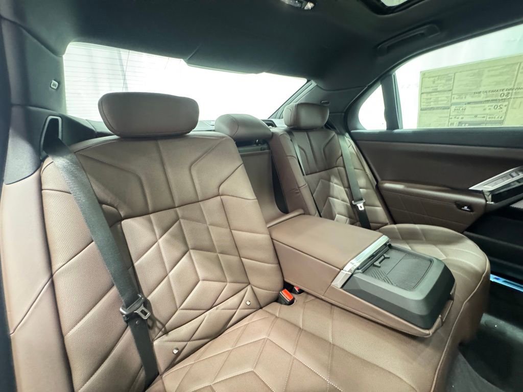 Used 2025 BMW 760i xDrive image 21