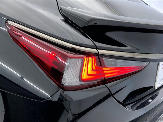 Used 2025 Lexus ES 300h F Sport w/ Technology Package FWD image 29