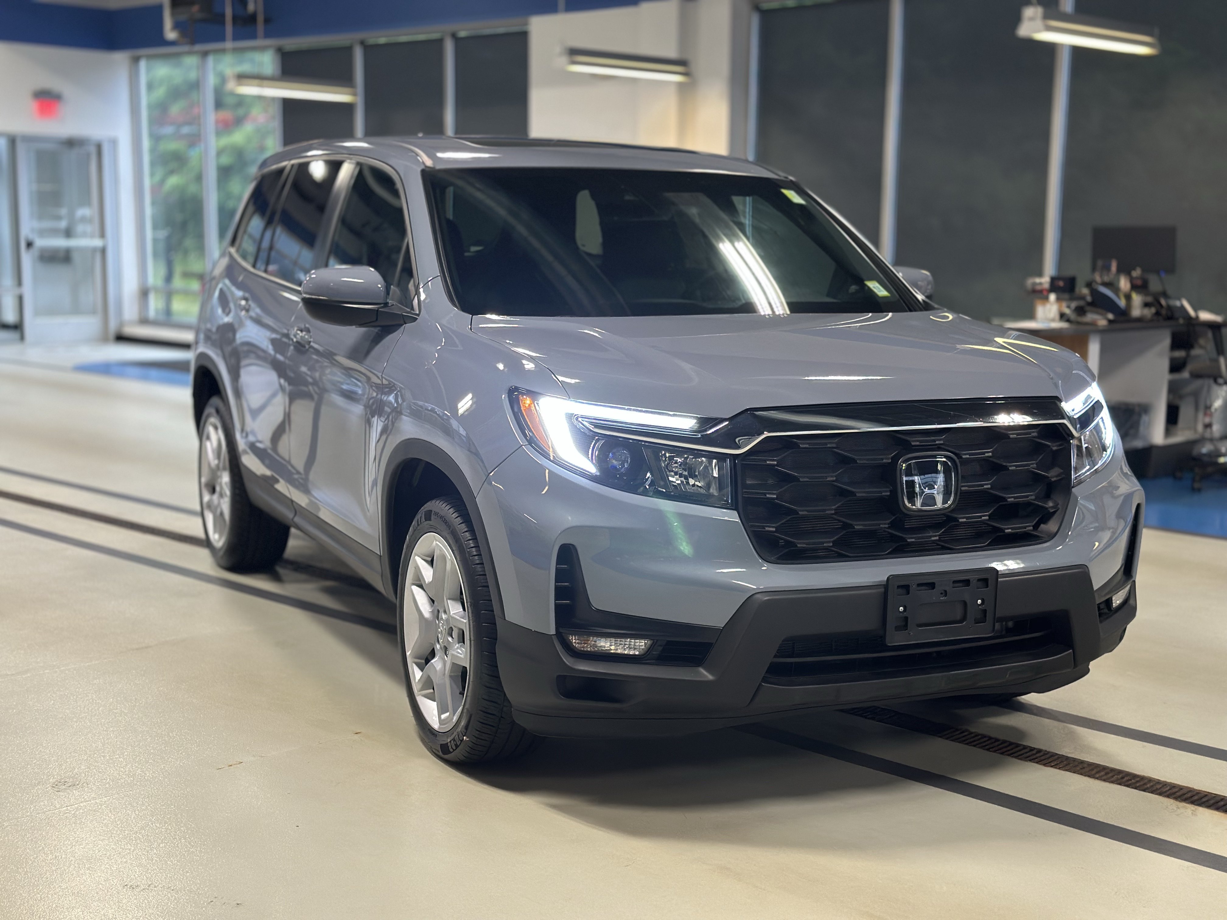 Used 2024 Honda Passport EX-L image 4