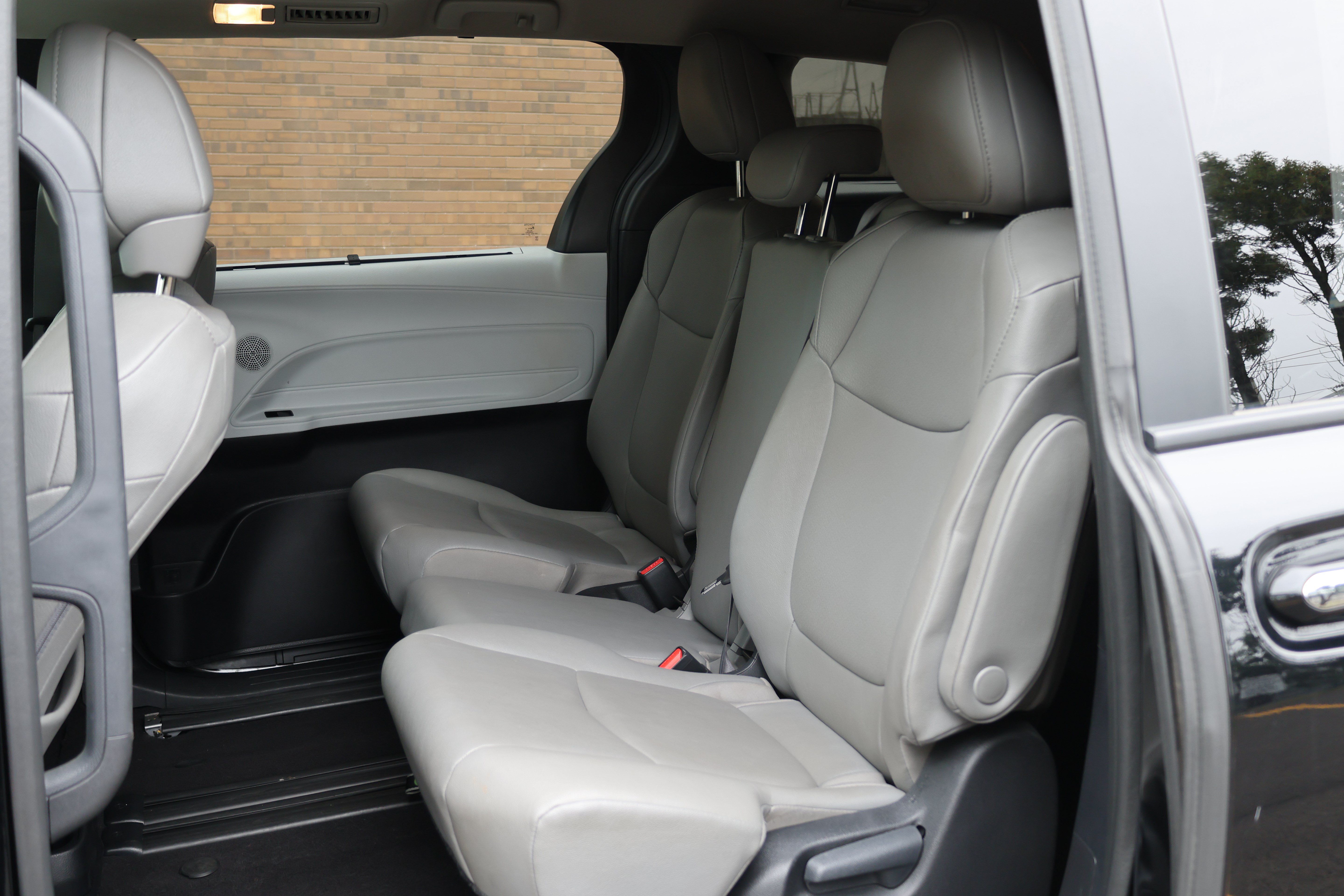 Certified 2025 Toyota Sienna XLE FWD image 15