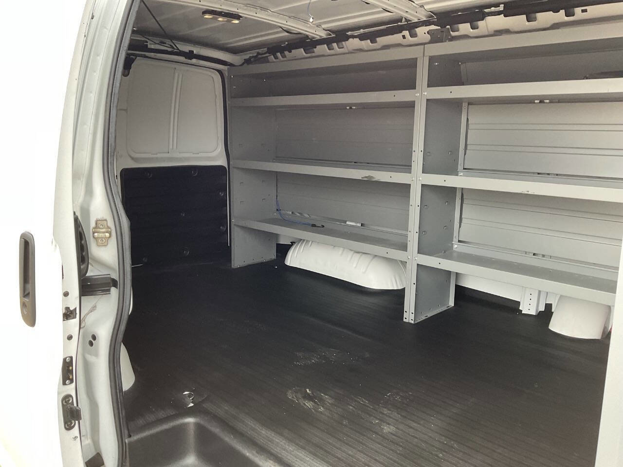 Used 2022 Chevrolet Express 2500 w/ Driver Convenience Package image 18