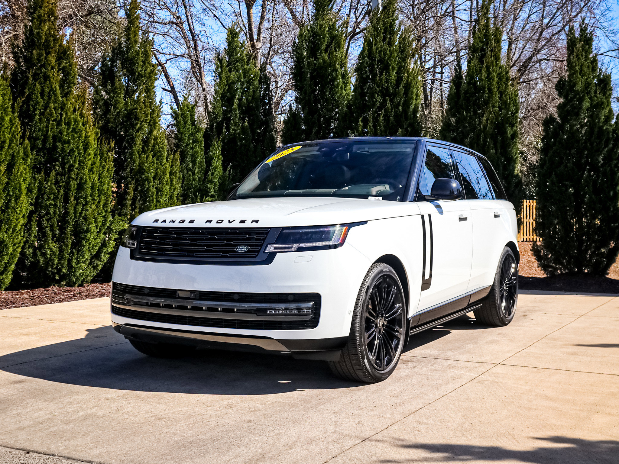 Used 2025 Land Rover Range Rover SE AWD/4WD image 5