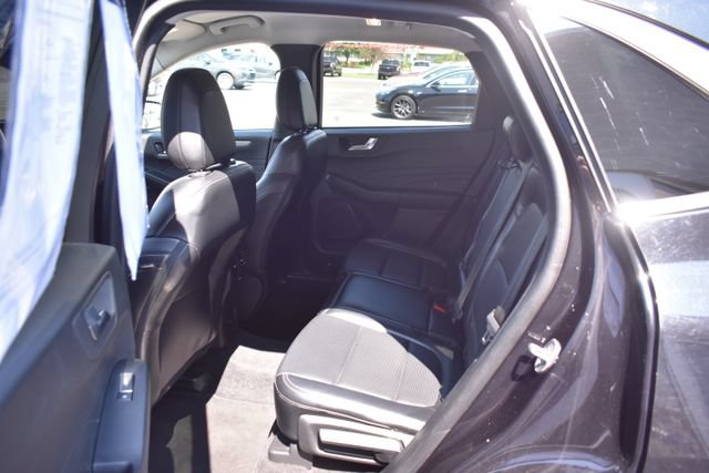Used 2023 Ford Escape Platinum AWD/4WD image 34