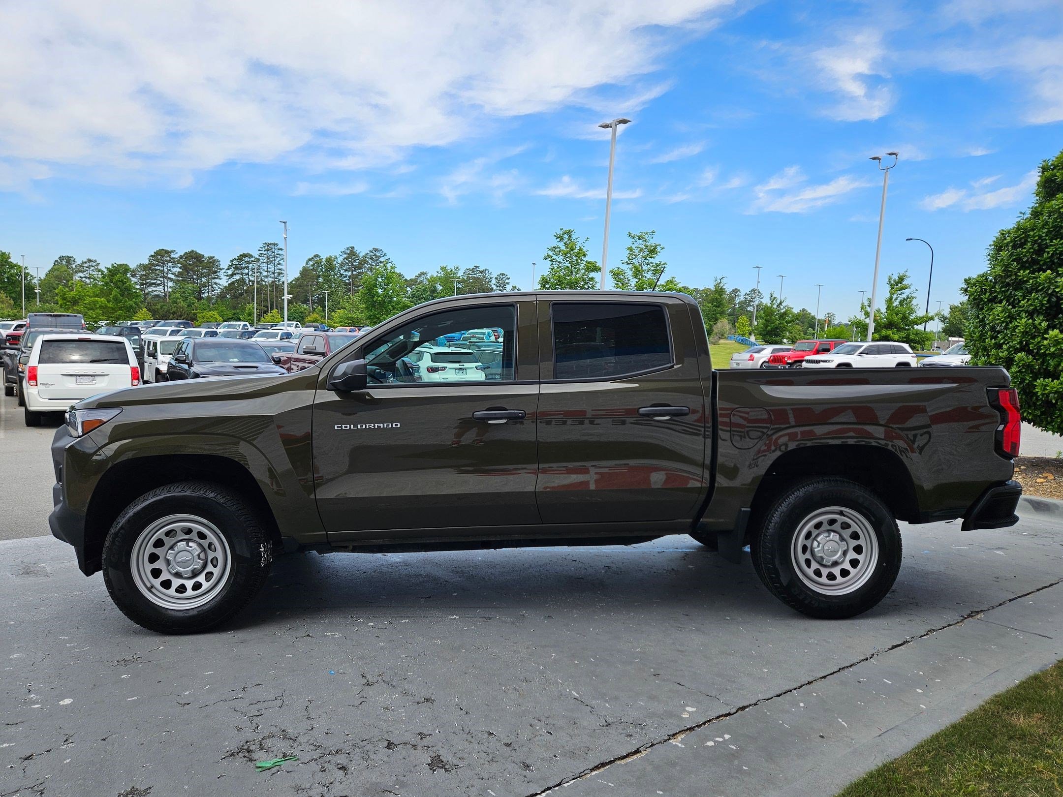 Used 2023 Chevrolet Colorado W/T RWD image 4