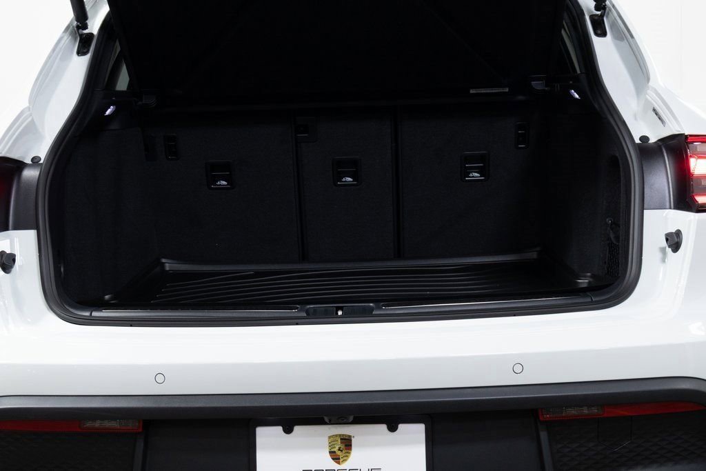 Certified 2025 Porsche Macan image 19