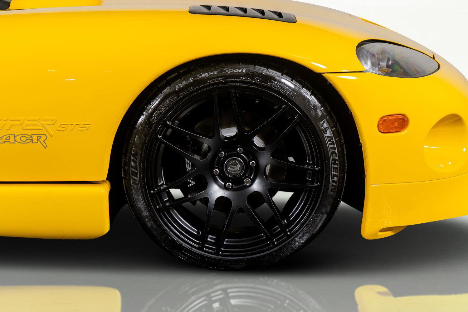 Used 2001 Dodge Viper GTS image 7