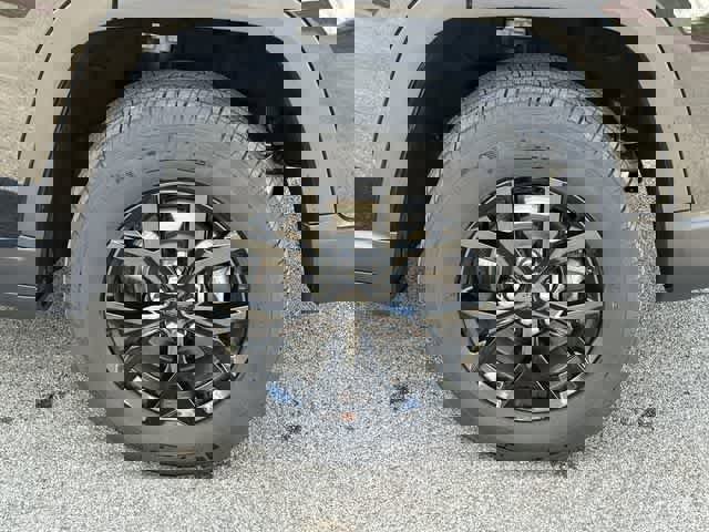 Used 2024 Jeep Grand Cherokee L Altitude AWD/4WD image 5