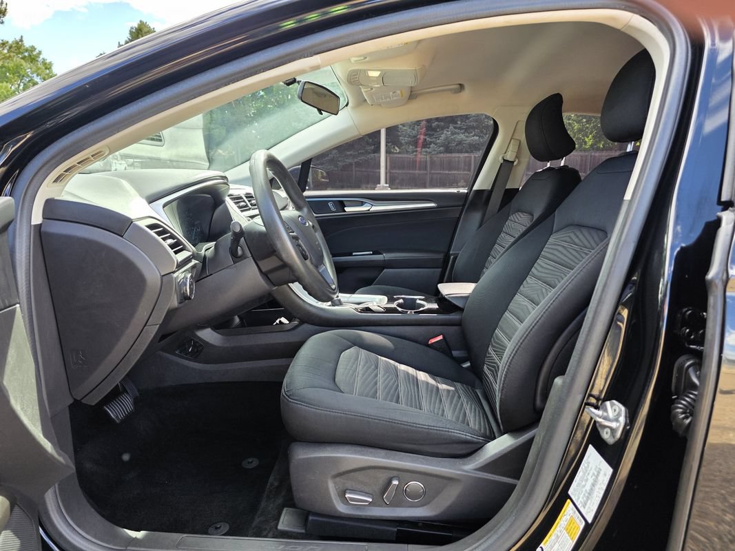 Used 2016 Ford Fusion SE FWD image 14
