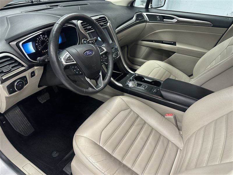Used 2017 Ford Fusion Energi SE image 2