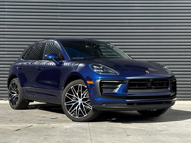 Used 2025 Porsche Macan AWD/4WD image 9