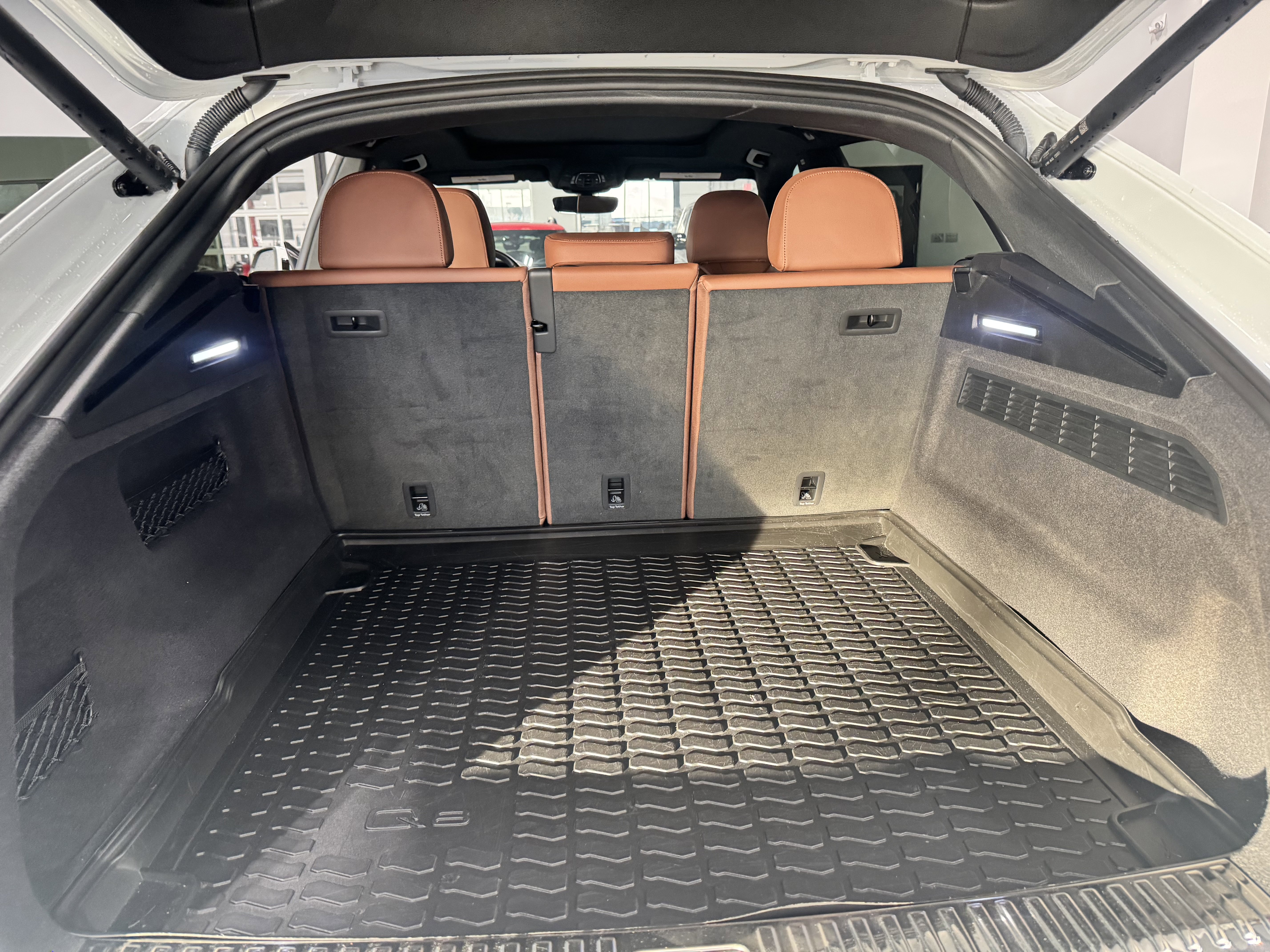 Used 2022 Audi Q8 Premium Plus w/ Premium Plus Package image 14