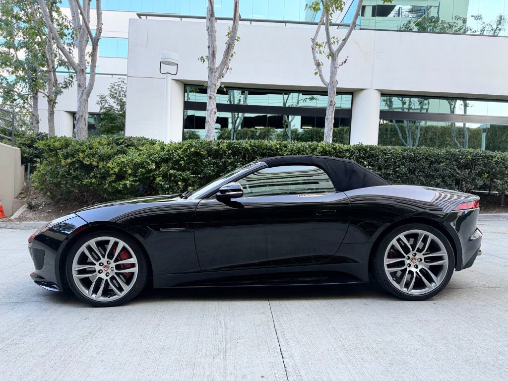 Used 2016 Jaguar F-TYPE R image 16