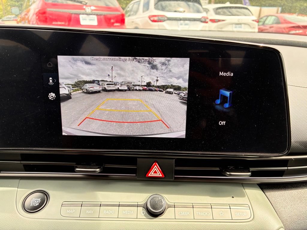 Used 2025 Hyundai Elantra Limited FWD image 31